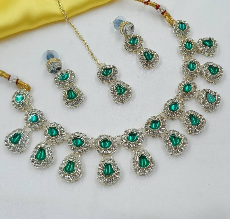 Green necklace set with earrings & maang tikka | kundan & agate stone | lekar gold plating