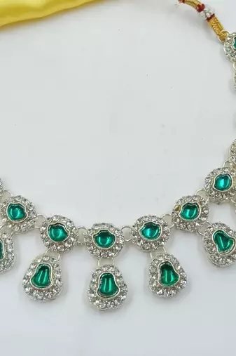 Green necklace set with earrings & maang tikka | kundan & agate stone | lekar gold plating