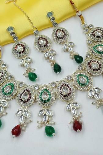Maroon green set with earrings & maang tikka | kundan & agate stone | lekar gold plating