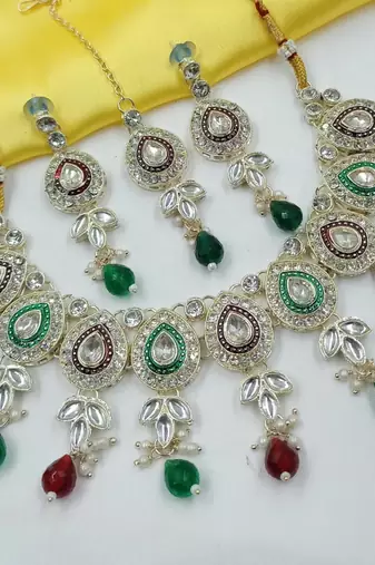 Maroon green set with earrings & maang tikka | kundan & agate stone | lekar gold plating
