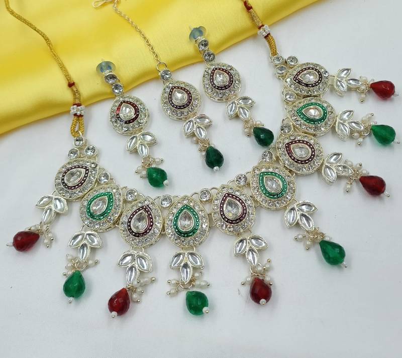 Maroon green set with earrings & maang tikka | kundan & agate stone | lekar gold plating