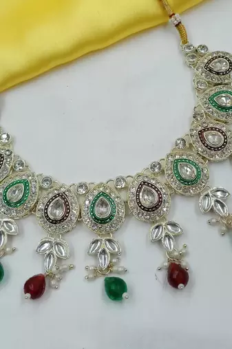 Maroon green set with earrings & maang tikka | kundan & agate stone | lekar gold plating