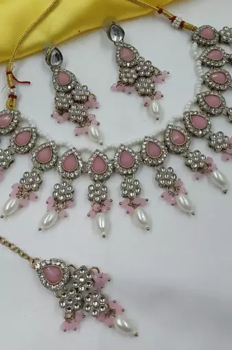 Beby pink color necklace set with earrings & maang tikka | kundan & agate stone | lekar gold plating