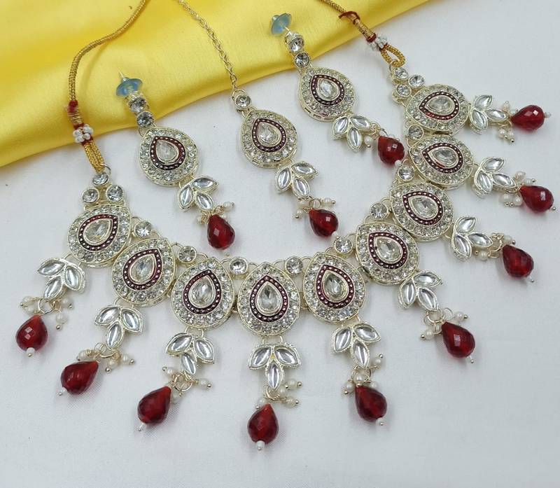 Maroon green set with earrings & maang tikka | kundan & agate stone | lekar gold plating