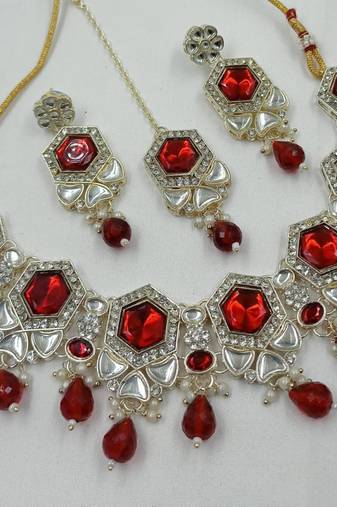 Maroon color necklace set with earrings & maang tikka | kundan & agate stone | lekar gold plating
