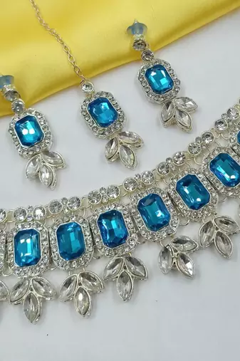 Firoja color necklace set with earrings & maang tikka | kundan & agate stone | lekar gold plating