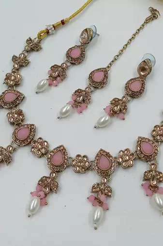 Beby pink color necklace set with earrings & maang tikka | kundan and agate stone | antique gold plating