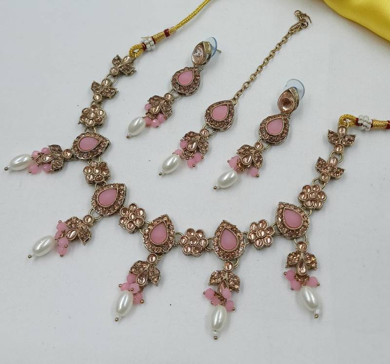 Beby pink color necklace set with earrings & maang tikka | kundan and agate stone | antique gold plating
