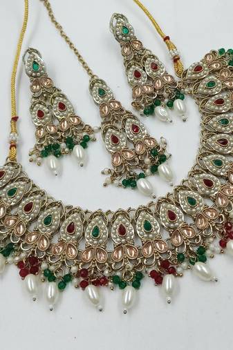 Maroon green color necklace set with earrings & maang tikka | kundan and agate stone | antique gold plating