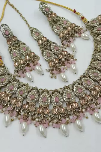 Beby pink color necklace set with earrings & maang tikka | kundan and agate stone | antique gold plating