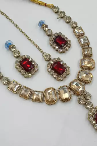 Maroon color necklace set with earrings & maang tikka | kundan and agate stone | antique gold plating