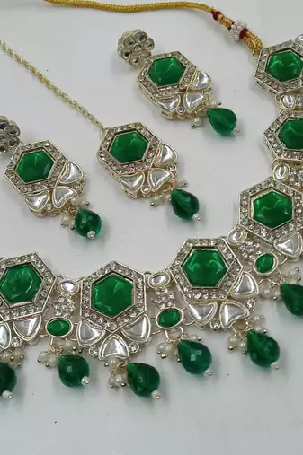 Green color necklace set with earrings & maang tikka | kundan & agate stone | lekar gold plating
