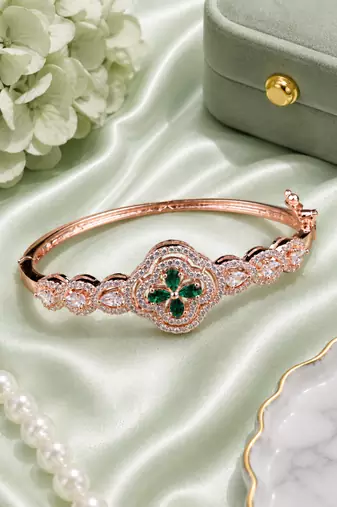 Rose gold finish emeraldia bracelet