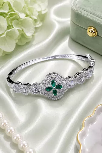 Rhodium finish emeraldia bracelet