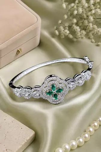Rhodium finish emeraldia bracelet