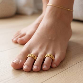 Brass micron gold plated adjutable toe ring for women 4