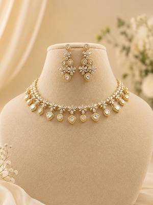 Elegant kundan-inspired floral drop choker necklace set with dangle earrings 2