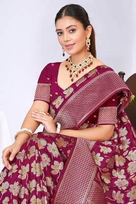 Magenta silk blend saree with floral zari and thread work 4
