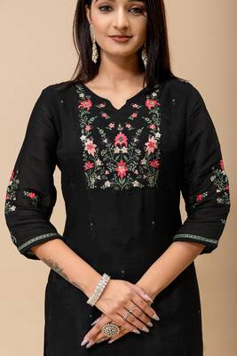 Black floral embroidered mul cotton kurta pant set for women 2