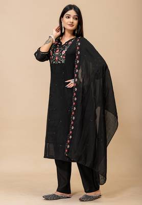 Black floral embroidered mul cotton kurta pant set for women 3