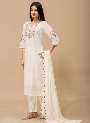 White floral embroidered mul cotton kurta pant set for women 3
