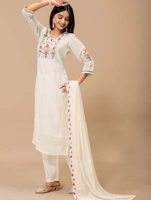 White floral embroidered mul cotton kurta pant set for women 4