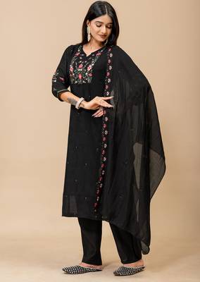 Black floral embroidered mul cotton kurta pant set for women 6