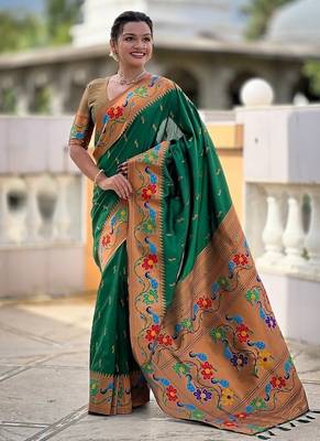 Green silk blend saree with peacock motif zari border 3