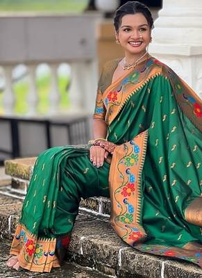 Green silk blend saree with peacock motif zari border 5