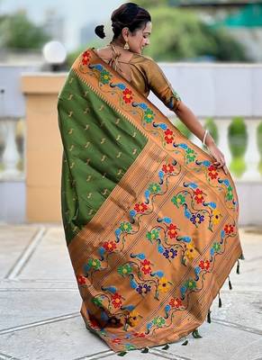 Mehendi silk blend saree with peacock motif zari border 2