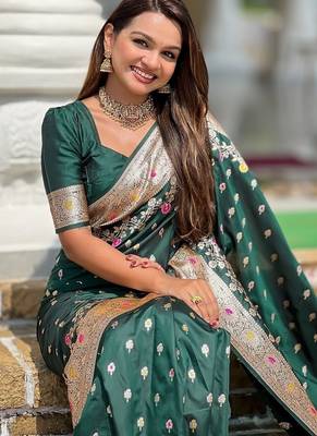 Green soft banarasi silk blend saree with meenakari zari weaving 5