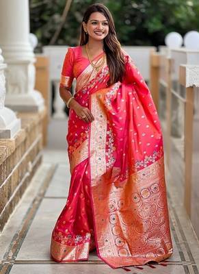 Gajari soft banarasi silk blend saree with meenakari zari weaving 3