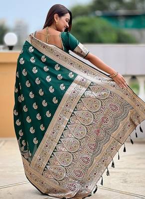 Green soft banarasi silk blend saree with meenakari zari weaving 2