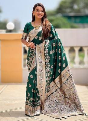 Green soft banarasi silk blend saree with meenakari zari weaving 3