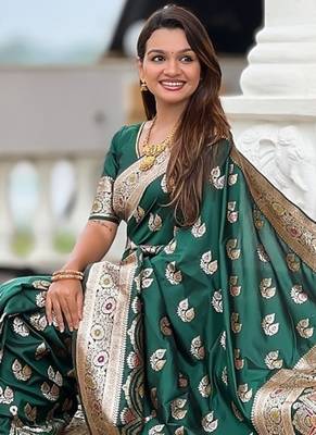Green soft banarasi silk blend saree with meenakari zari weaving 4