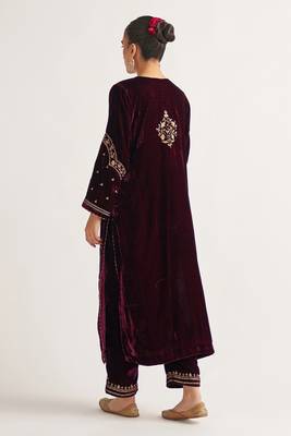 Wine zari & sequins embroidered velvet stitched straight kurta set with pant 2