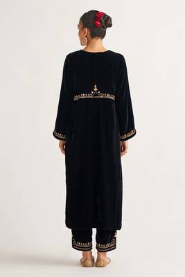 Black zari & sequins embroidered velvet stitched straight kurta set with pant 2