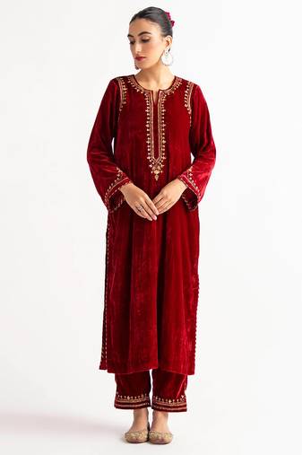 Red zari & sequins embroidered velvet stitched straight kurta set with pant