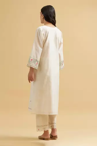Off-white floral embroidered chanderi silk stitched straight kurta set with pant