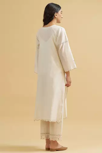 Off-white floral embroidered chanderi silk stitched straight kurta set with pant