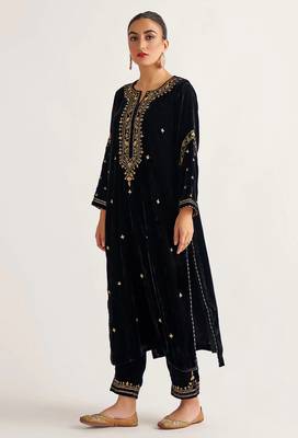 Black zari & sequins embroidered velvet stitched straight kurta set with pant 3