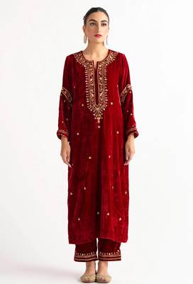 Red zari & sequins embroidered velvet stitched straight kurta set with pant 3