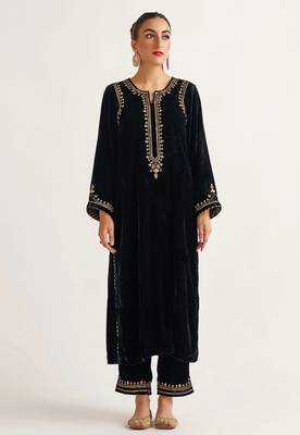 Navy-blue zari & sequins embroidered velvet stitched straight kurta set with pant 3