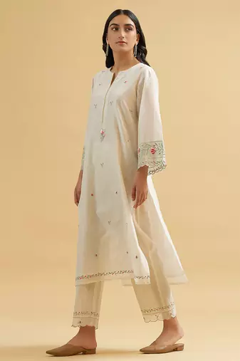 Off-white floral embroidered chanderi silk stitched straight kurta set with pant