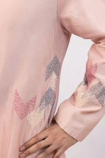 Peach pink embroidered chanderi silk kurta set