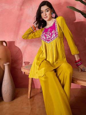 Women ethnic motifs embroidered a-line kurta with palazzo 1