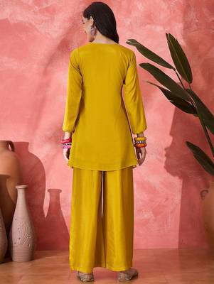 Women ethnic motifs embroidered a-line kurta with palazzo 5