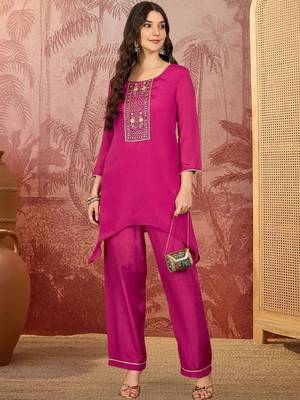 Embroidered sweetheart neck kurta & trousers kurta sets 3
