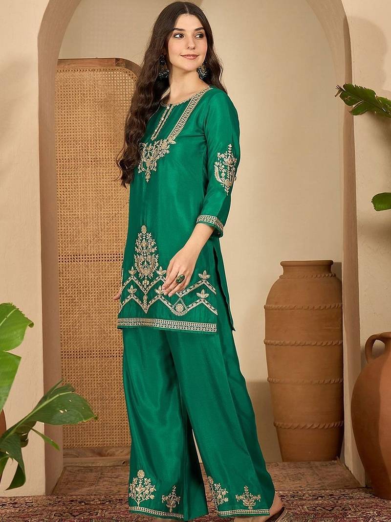Floral embroidered thread work straight kurta & palazzos