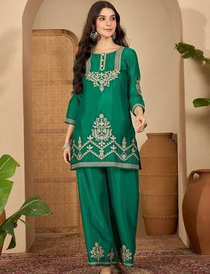 Floral embroidered thread work straight kurta & palazzos 5